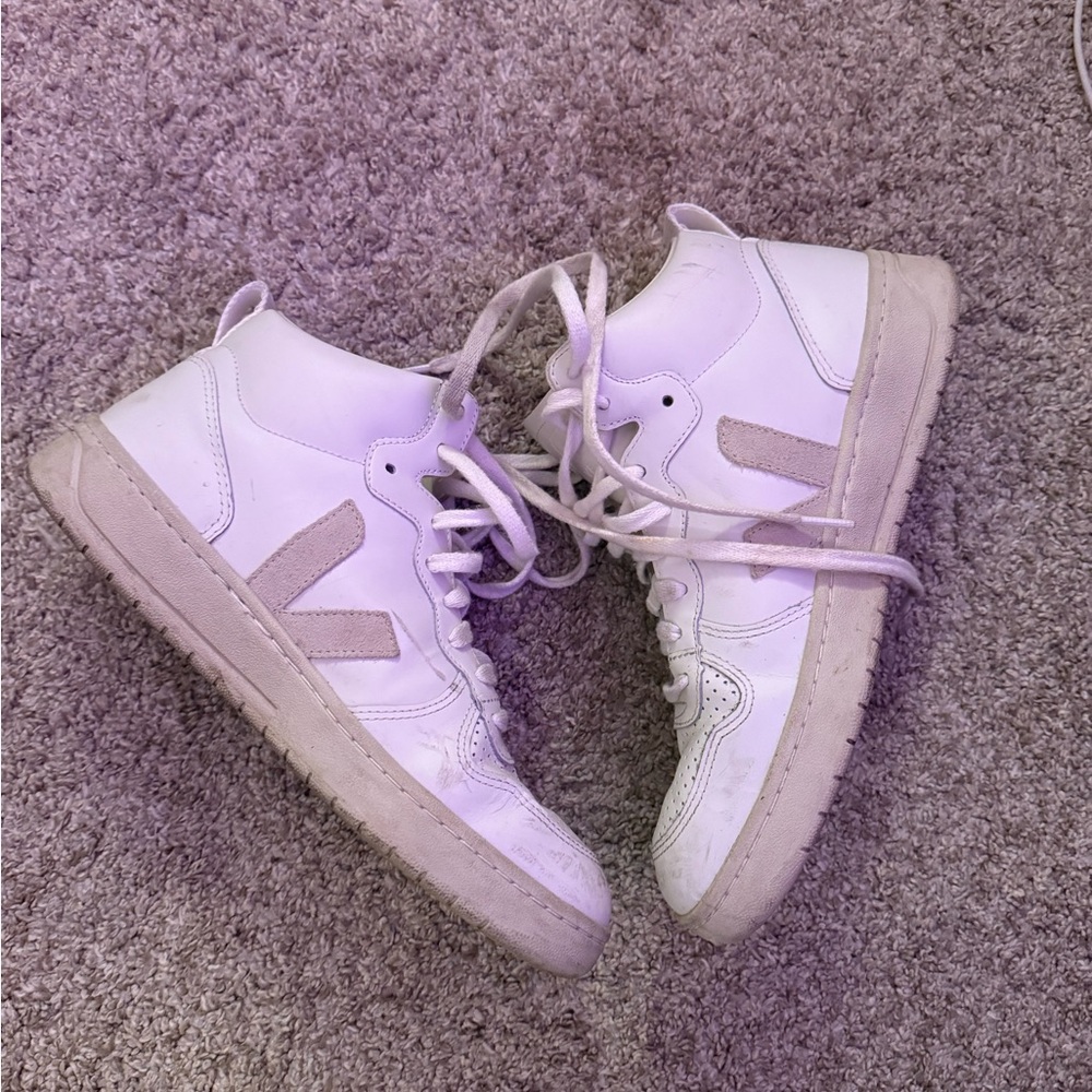 LAST CHANCE Veja White High-Top Sneakers